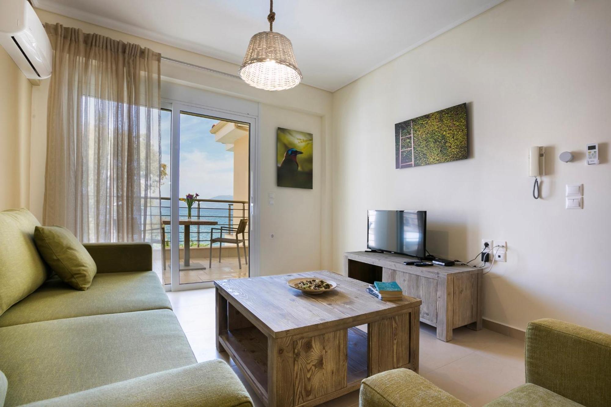Meliti Waterfront Suites Karavomylos Exterior photo