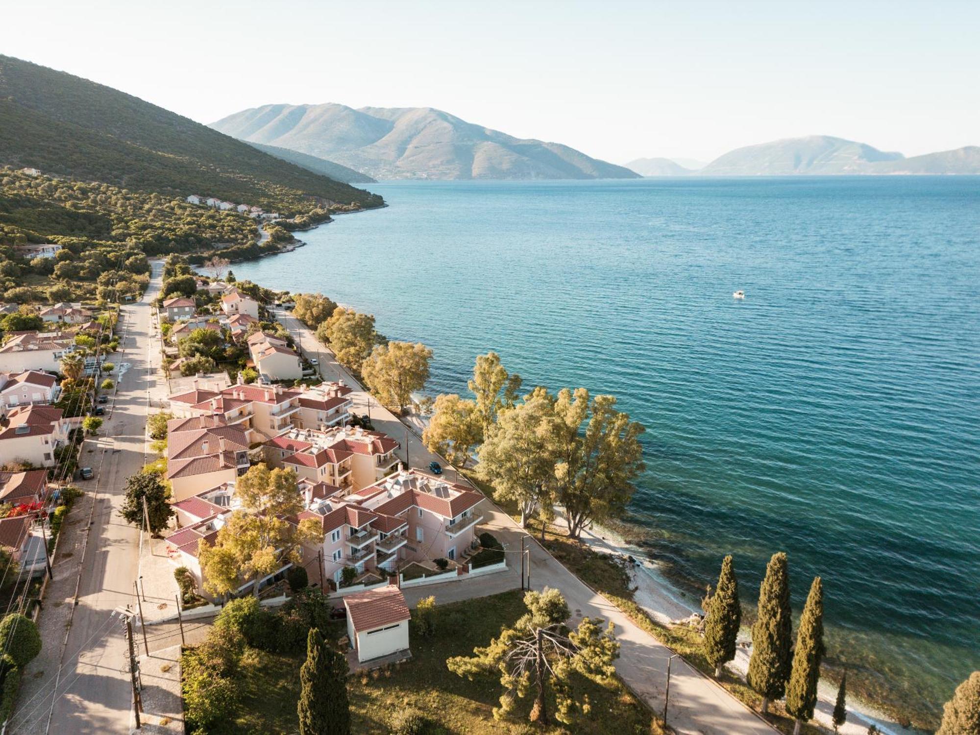 Meliti Waterfront Suites Karavomylos Exterior photo